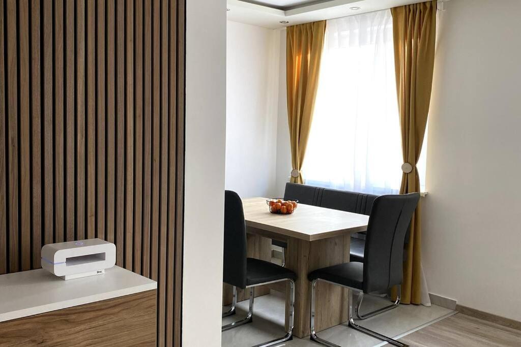 Gemuetliche Wohnung In Ottakring Wina Bagian luar foto